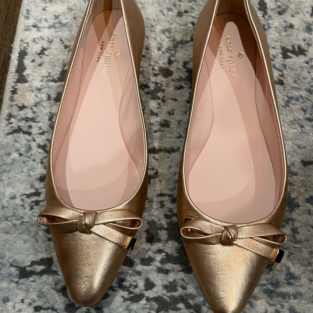 Like new Kate Spade Gold Metallic Flats with Bow Detail